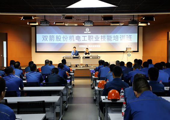 學本領  強技能 公司開辦機電工職業技能培訓班