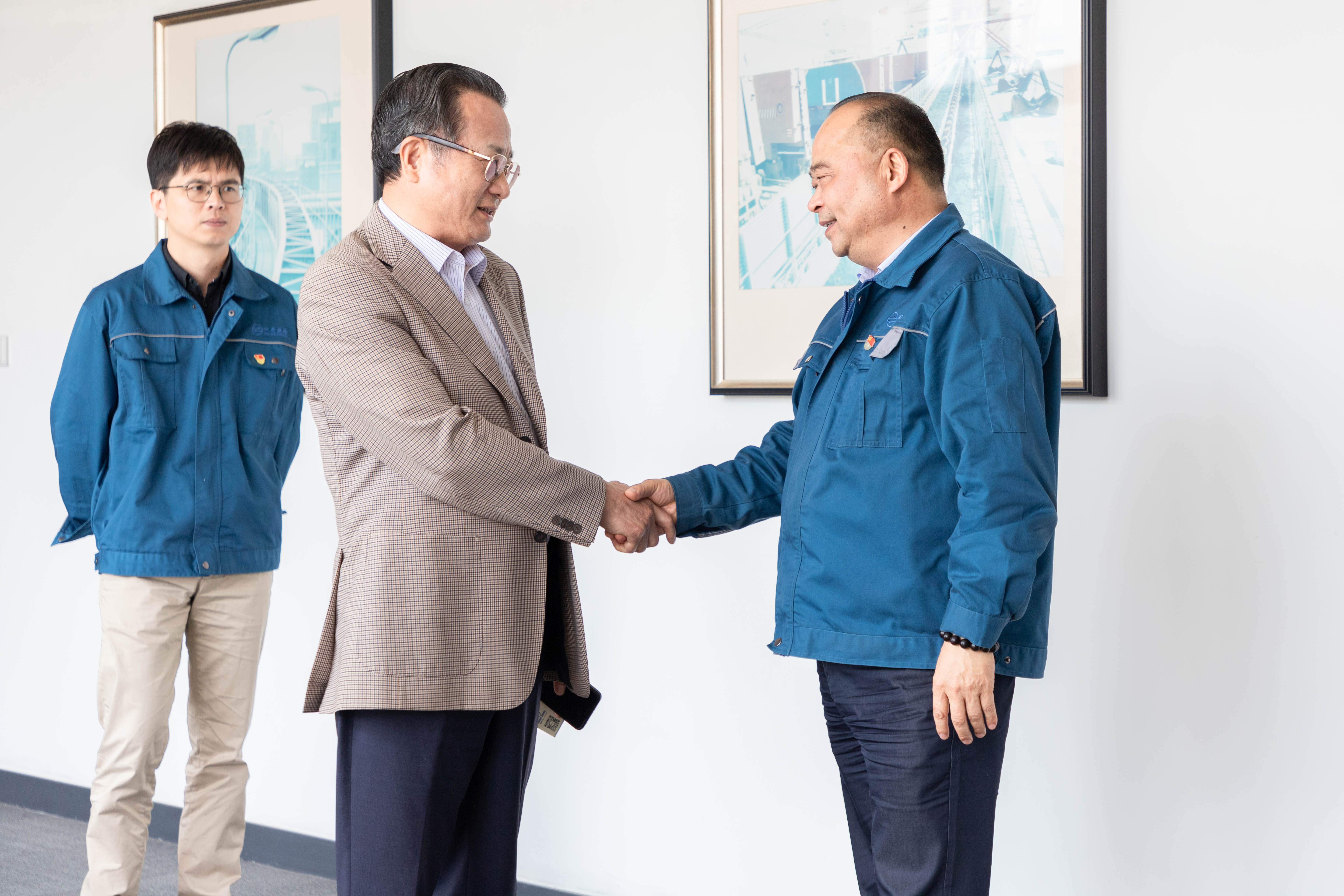 中國(guó)稅務(wù)學(xué)會(huì)副會(huì)長(zhǎng)、浙江省稅務(wù)學(xué)會(huì)會(huì)長(zhǎng)周廣仁領(lǐng)導(dǎo)一行蒞臨雙箭調(diào)研